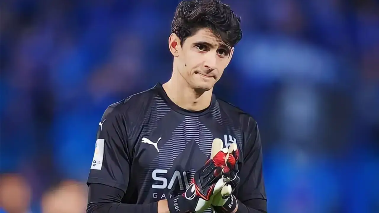 الهلال السعودي يناقش مستقبل ياسين بونو.. وكبير الدوري الإسباني يترقب